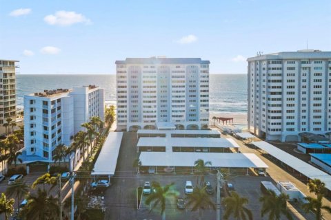 Condo in Sarasota, Florida, 2 bedrooms  № 2238667 - photo 3