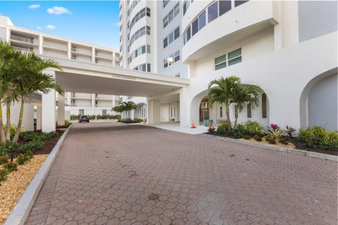 Condo in Sarasota, Florida, 2 bedrooms  № 2238667 - photo 4