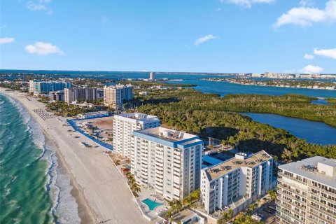 Condo in Sarasota, Florida, 2 bedrooms  № 2238667 - photo 2