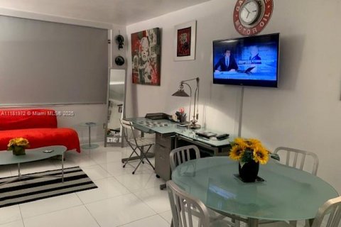 Copropriété à louer à Miami Beach, Floride: 47.84 m2 № 1959250 - photo 2