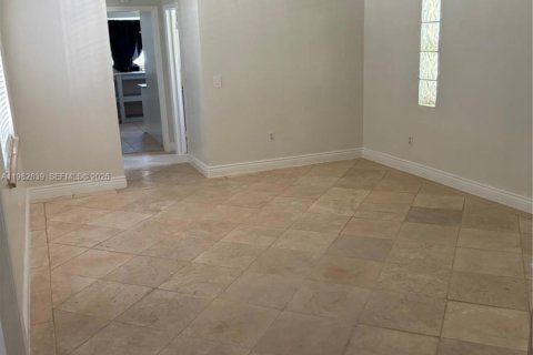 Villa ou maison à vendre à Hallandale Beach, Floride: 2 chambres, 98.1 m2 № 2049835 - photo 9