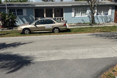 Villa ou maison à vendre à Hallandale Beach, Floride: 2 chambres, 98.1 m2 № 2049835 - photo 4