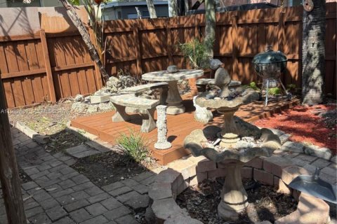 Villa ou maison à vendre à Hallandale Beach, Floride: 2 chambres, 98.1 m2 № 2049835 - photo 24