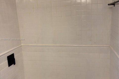 Villa ou maison à vendre à Hallandale Beach, Floride: 2 chambres, 98.1 m2 № 2049835 - photo 22