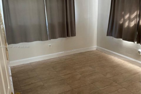 Villa ou maison à vendre à Hallandale Beach, Floride: 2 chambres, 98.1 m2 № 2049835 - photo 13
