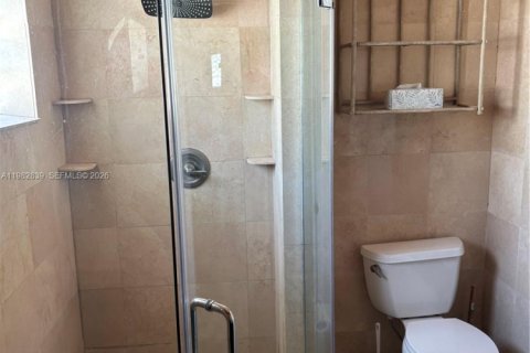 Villa ou maison à vendre à Hallandale Beach, Floride: 2 chambres, 98.1 m2 № 2049835 - photo 12