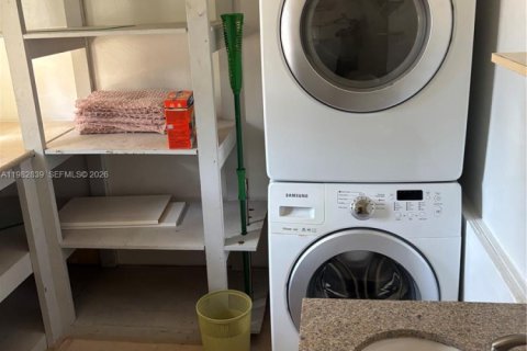 Villa ou maison à vendre à Hallandale Beach, Floride: 2 chambres, 98.1 m2 № 2049835 - photo 15