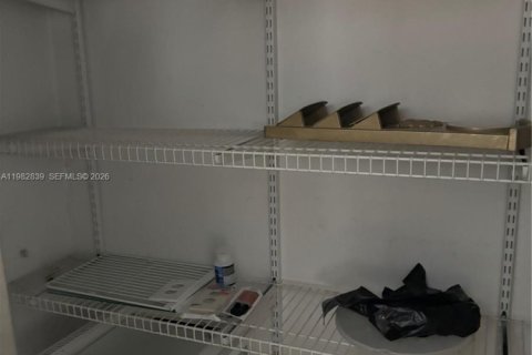 Villa ou maison à vendre à Hallandale Beach, Floride: 2 chambres, 98.1 m2 № 2049835 - photo 17