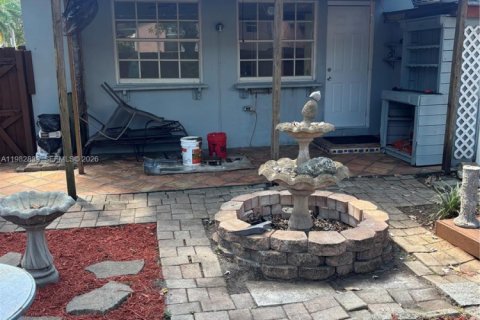 Villa ou maison à vendre à Hallandale Beach, Floride: 2 chambres, 98.1 m2 № 2049835 - photo 10