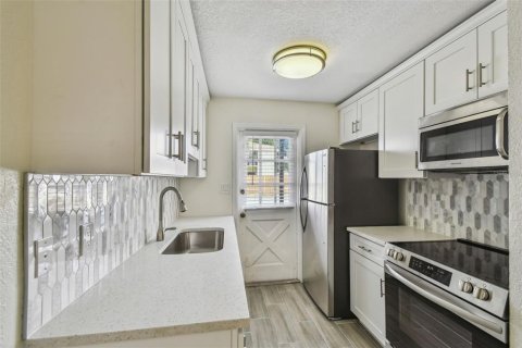 Condominio en alquiler en Tampa, Florida, 2 dormitorios, 79.71 m2 № 1904152 - foto 8