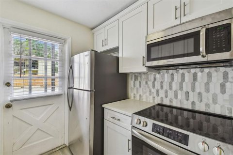 Condominio en alquiler en Tampa, Florida, 2 dormitorios, 79.71 m2 № 1904152 - foto 10
