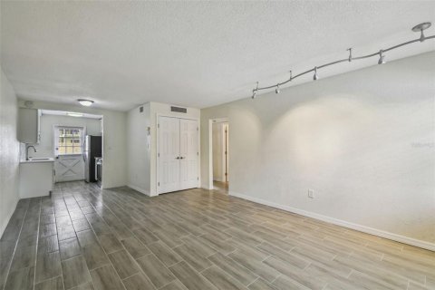 Condominio en alquiler en Tampa, Florida, 2 dormitorios, 79.71 m2 № 1904152 - foto 17