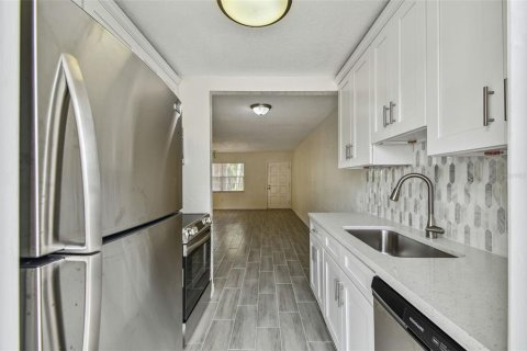 Condominio en alquiler en Tampa, Florida, 2 dormitorios, 79.71 m2 № 1904152 - foto 9