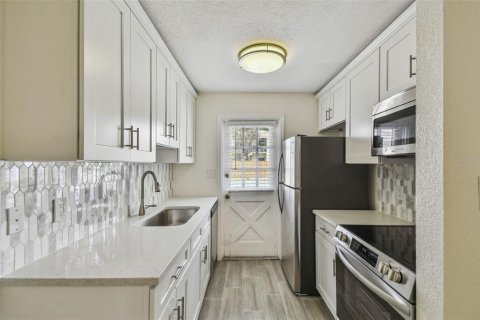 Condominio en alquiler en Tampa, Florida, 2 dormitorios, 79.71 m2 № 1904152 - foto 13