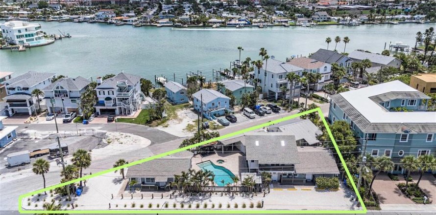 House in Treasure Island, Florida 8 bedrooms, 373.56 sq.m. № 1872973