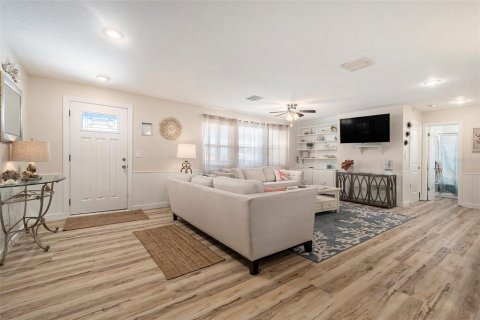 House in Treasure Island, Florida 8 bedrooms, 373.56 sq.m. № 1872973 - photo 23