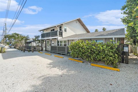 House in Treasure Island, Florida 8 bedrooms, 373.56 sq.m. № 1872973 - photo 7