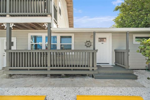 House in Treasure Island, Florida 8 bedrooms, 373.56 sq.m. № 1872973 - photo 20