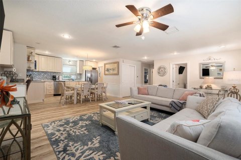 House in Treasure Island, Florida 8 bedrooms, 373.56 sq.m. № 1872973 - photo 21