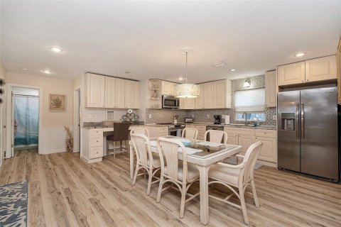House in Treasure Island, Florida 8 bedrooms, 373.56 sq.m. № 1872973 - photo 22