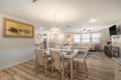 House in Treasure Island, Florida 8 bedrooms, 373.56 sq.m. № 1872973 - photo 24