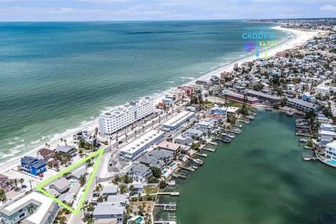 House in Treasure Island, Florida 8 bedrooms, 373.56 sq.m. № 1872973 - photo 2