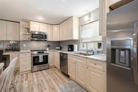 House in Treasure Island, Florida 8 bedrooms, 373.56 sq.m. № 1872973 - photo 25