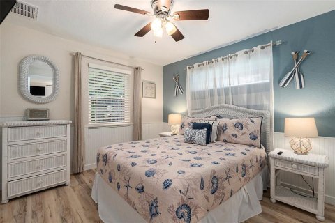House in Treasure Island, Florida 8 bedrooms, 373.56 sq.m. № 1872973 - photo 29