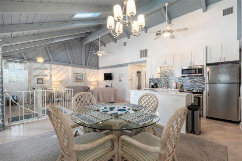 House in Treasure Island, Florida 8 bedrooms, 373.56 sq.m. № 1872973 - photo 13