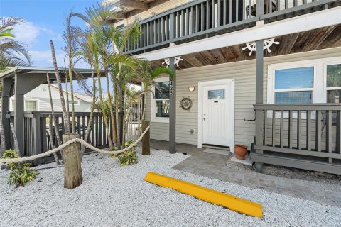 House in Treasure Island, Florida 8 bedrooms, 373.56 sq.m. № 1872973 - photo 9