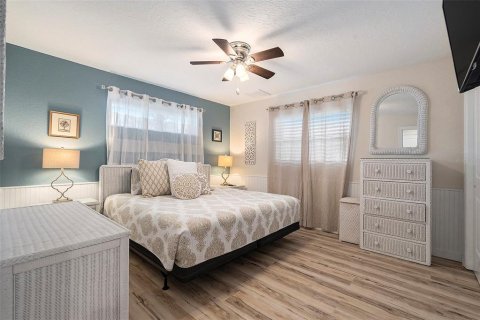 House in Treasure Island, Florida 8 bedrooms, 373.56 sq.m. № 1872973 - photo 27