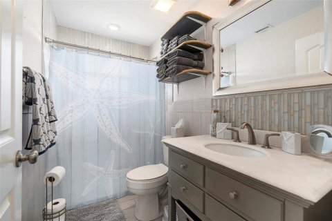 House in Treasure Island, Florida 8 bedrooms, 373.56 sq.m. № 1872973 - photo 18