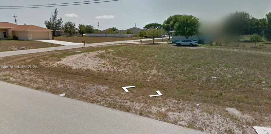Commercial property in Cape Coral, Florida № 1862699