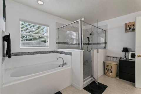 House in Davenport, Florida 5 bedrooms, 299.24 sq.m. № 1874095 - photo 17