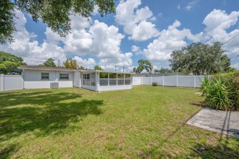 House in Brandon, Florida 3 bedrooms, 128.58 sq.m. № 2308268 - photo 27
