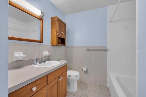 House in Brandon, Florida 3 bedrooms, 128.58 sq.m. № 2308268 - photo 14