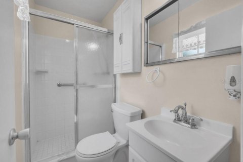 House in Brandon, Florida 3 bedrooms, 128.58 sq.m. № 2308268 - photo 17