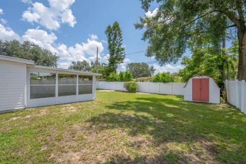 House in Brandon, Florida 3 bedrooms, 128.58 sq.m. № 2308268 - photo 2