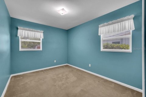 House in Brandon, Florida 3 bedrooms, 128.58 sq.m. № 2308268 - photo 18