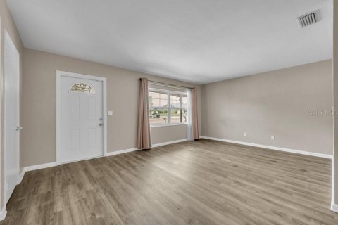 House in Brandon, Florida 3 bedrooms, 128.58 sq.m. № 2308268 - photo 6