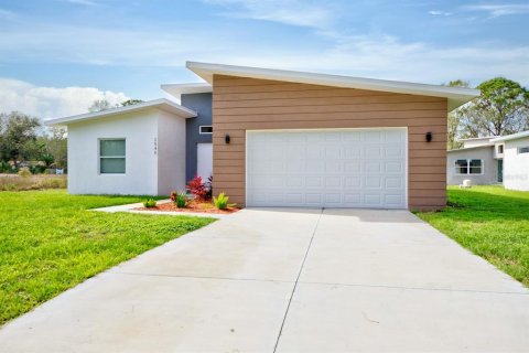 House in Avon Park, Florida 3 bedrooms, 141.58 sq.m. № 1637038 - photo 2