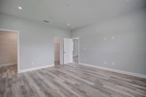House in Avon Park, Florida 3 bedrooms, 141.58 sq.m. № 1637038 - photo 22