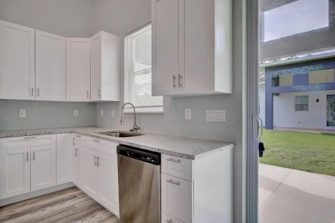 House in Avon Park, Florida 3 bedrooms, 141.58 sq.m. № 1637038 - photo 18