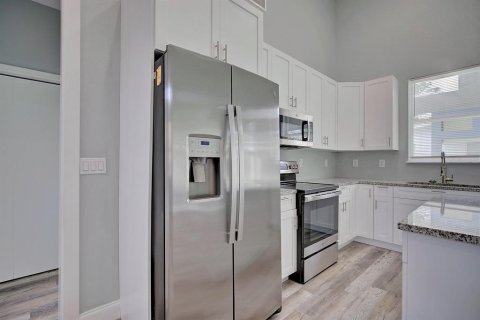 House in Avon Park, Florida 3 bedrooms, 141.58 sq.m. № 1637038 - photo 17