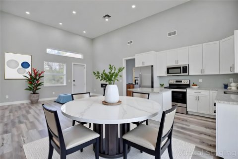 House in Avon Park, Florida 3 bedrooms, 141.58 sq.m. № 1637038 - photo 6