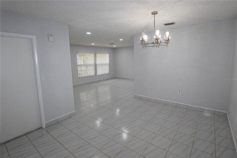 House in Dunedin, Florida 3 bedrooms, 146.14 sq.m. № 1615594 - photo 19
