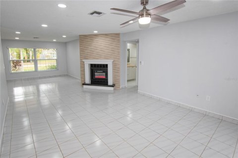 House in Dunedin, Florida 3 bedrooms, 146.14 sq.m. № 1615594 - photo 3