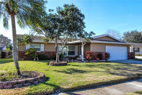 House in Dunedin, Florida 3 bedrooms, 146.14 sq.m. № 1615594 - photo 2