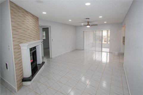 House in Dunedin, Florida 3 bedrooms, 146.14 sq.m. № 1615594 - photo 4