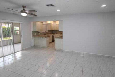 House in Dunedin, Florida 3 bedrooms, 146.14 sq.m. № 1615594 - photo 10